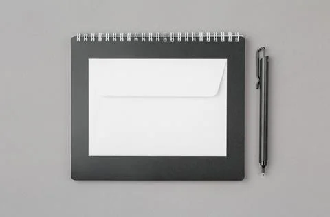 Notepad with pen and envelope. Foto stock
