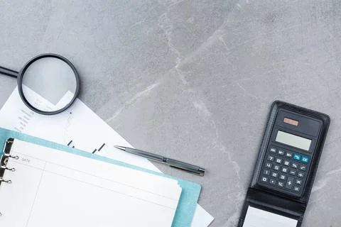 Notepad with a pen on a marble background. Foto stock
