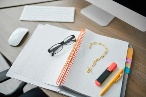 Notepad with a question mark, IT worker workplace Stock Photos