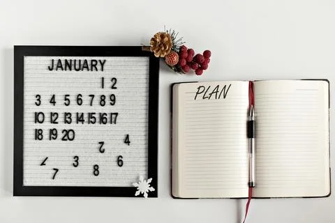 Notepad for taking notes of goals and plans for the new year, calendar and Ch Stock Photos