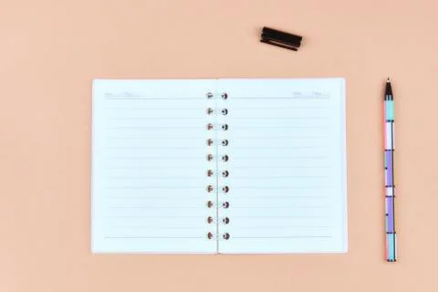 Notepad for text on a pastel color table with a copy. The concept of educatio Foto stock