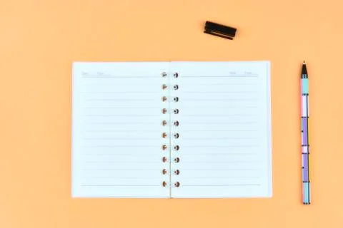 Notepad for text on a pastel color table with a copy. The concept of educatio Foto stock