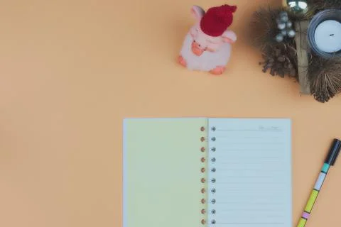 Notepad for text on a pastel color table with a copy. The concept of educatio Foto stock