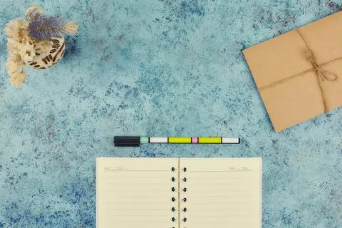 Notepad for text on a pastel color table with a copy. The concept of educatio Stock Photos