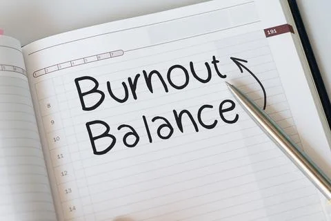 Notepad with text written BURNOUT AND BALANCE, concept of a hardworking wor.. Foto stock