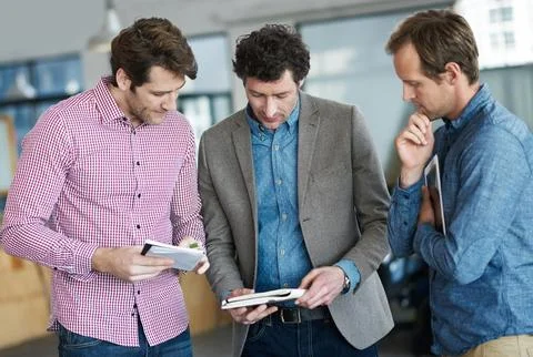 Notes, teamwork or business developers planning in meeting in group discussion Foto stock