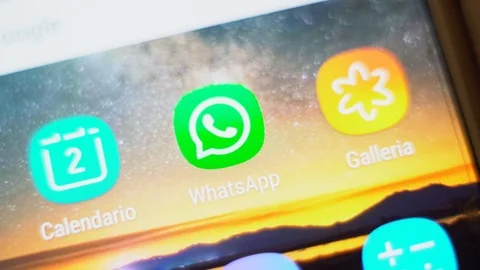 Notification badge at WhatsApp application on screen of an smartphone Stock Footage 124013091