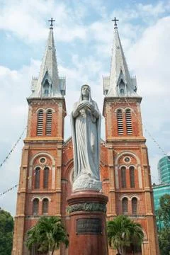 Notre-Dame Basilica in Ho Chi Minh City, Vietnam against blue sky background Stock-Fotos