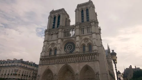 Notre Dame Cathedral facade with gothic towers and rose window Paris 库存影片 332750403