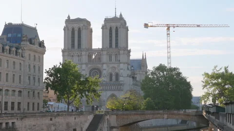 Notre Dame Cathedral Facade in Warm Morning Light with Construction Crane, Paris Vídeo Stock 335123979