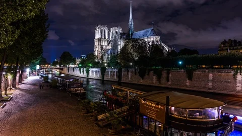 Notre Dame cathedral in Paris time lapse at night 스톡 동영상 119035693