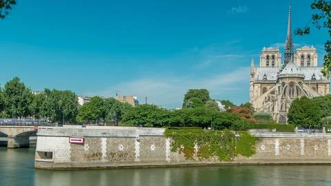 Notre Dame de Paris back side timelapse. One of the most famous symbols of Pa Foto stock