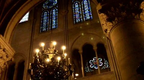 Notre Dame de Paris interior view with stained glass Video stock 677936