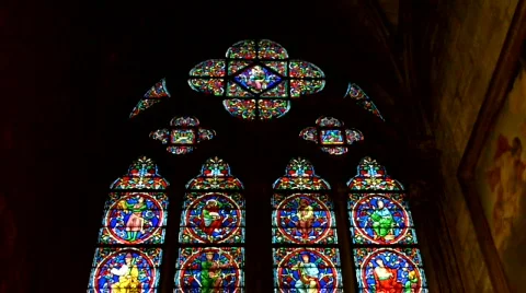 Notre Dame de Paris interior view with stained glass Video stock 678040