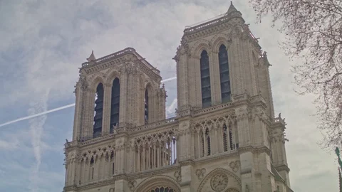 Notre Dame de Paris medium tilt up Stock Footage 124400037