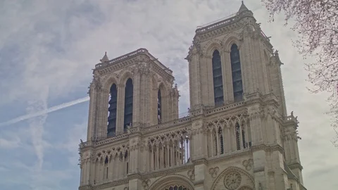 Notre Dame de Paris medium pan right Video stock 124400047