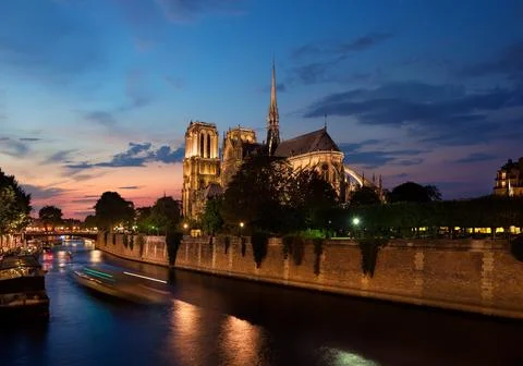 Notre Dame in evening Stock-Fotos