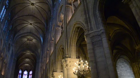 Notre Dame Interior Stockbeeldmateriaal 94459275