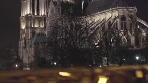 Notre Dame Paris, lit up at night 動画素材 62906053