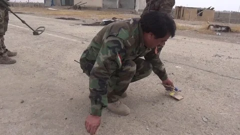 November 2016: Mosul troops, Army soldiers prepare explosion, ISIS war, Syria 스톡 동영상 69967508