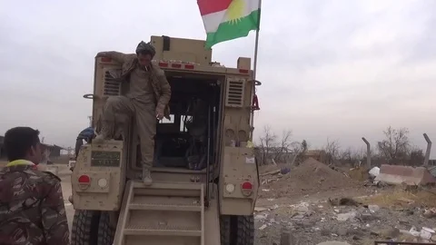 November 2016: Mosul troops, Soldier rise up from car, ISIS war, Syria 스톡 동영상 69945697