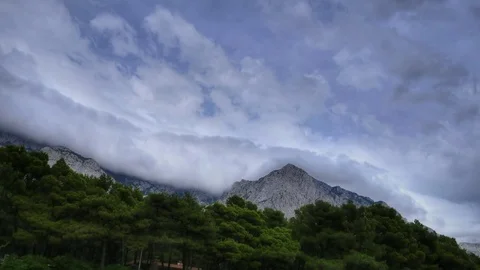 November 2016: Thick blight around peak 動画素材 78907293