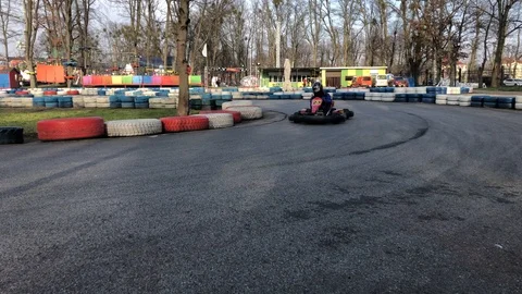 Novice racer 스톡 동영상 124426772