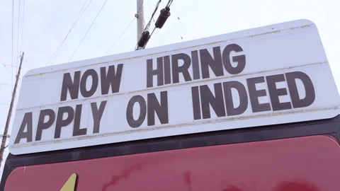 Now Hiring Apply on Indeed sign at local business Dayton 4k Stockbeeldmateriaal 343051153