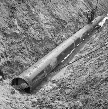 NPC, pipelines, slots, insertion casing. 1965 Stock Photos