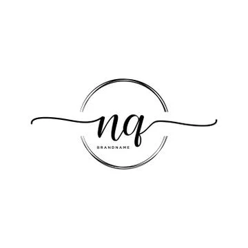 NQ Initial handwriting logo with circle template vector Illustrazione stock