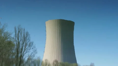 Nuclear power plant by the pond Stockbeeldmateriaal 151972805