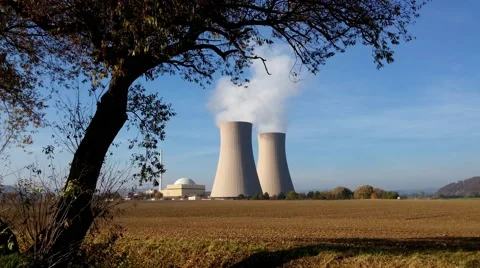 Nuclear power plant on the sky background in sunlight Vidéo 56979634