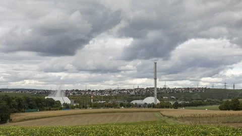 Nuclear power plant time lapse Stockbeeldmateriaal 117501922