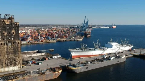 Nuclear Ship Aerial Harbor Vidéo 104383658
