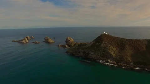 Nugget Point Lighthouse Aerial Pull Away Vídeo Stock 90238187