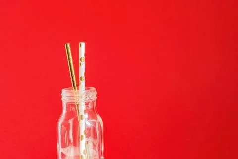Null Abfall. Papier wiederverwertbare trinken Cocktail-Party Strohhalme in... Stock Photos