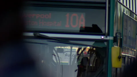 Number 10A Bus on Prescot Road Liverpool Vídeos de archivo 137908484