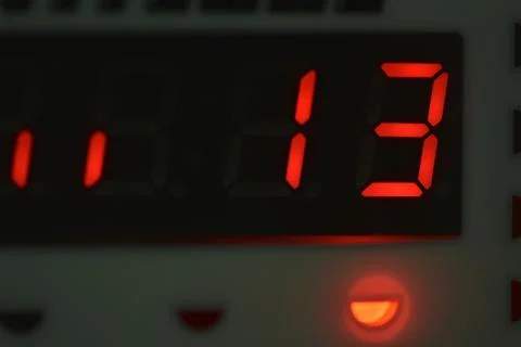 The number 13 on the electronic clock display Foto stock