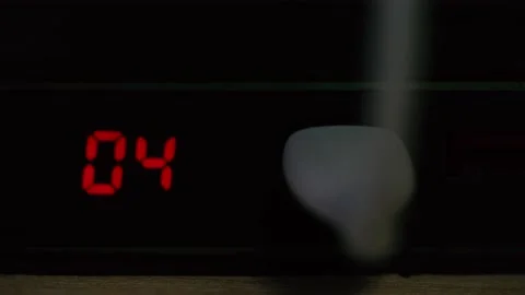 The number of batteries is changing with charging. Vídeo Stock 167011909