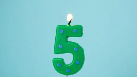 Number five birthday candle burning and gradually extinguishing against a light Stockbeeldmateriaal 345960448