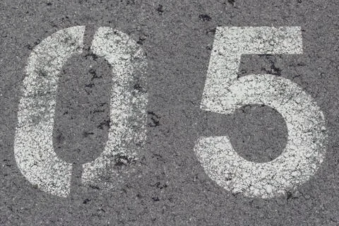 Number five in concrete Foto stock