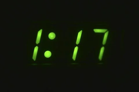 Numbers on the LED clock in the dark Stockfoto's