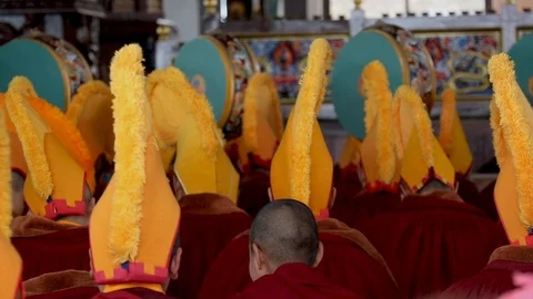 Nuns removing special cap in monastery Vídeo Stock 121962980