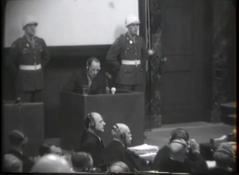 NUREMBERG - 1946: War crimes hearing — Guarded box with globe lamp Vidéo 343320845