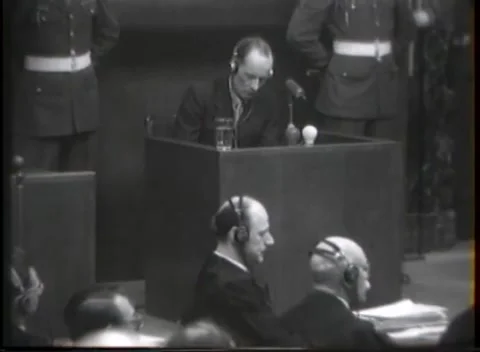 NUREMBERG - 1946: War crimes hearing — Profiled face beneath box ledge 库存影片 343320852