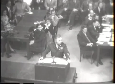 NUREMBERG - 1947: I.G. Farben case — Uniformed speaker at court lectern Stockbeeldmateriaal 343320889