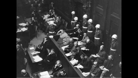 NUREMBERG, GERMANY - 1946: Dock and door - Defendant shields his eyes 库存影片 344006174