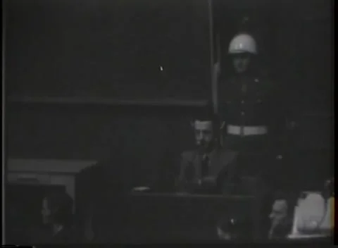 NUREMBERG, GERMANY - 1946: Pale document card - Witness sits under guard Vidéo 344901500