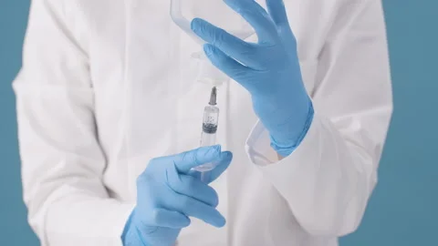 A nurse draws a dropper dilution solution for a sick patient. Stock Footage 152546744