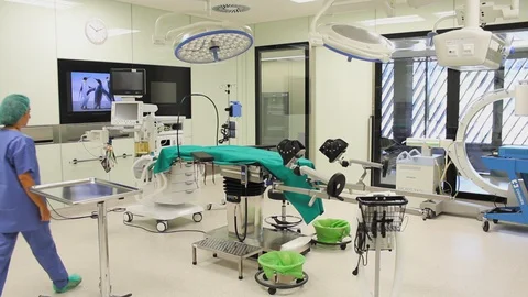 Nurse getting ready operating theatre for operation. 스톡 동영상 129896543